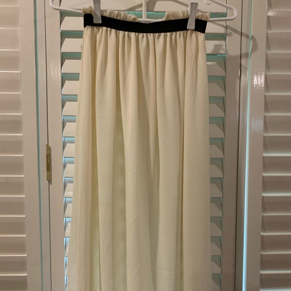Jella Couture Tulle Maxi Skirt - Picture 4 of 12